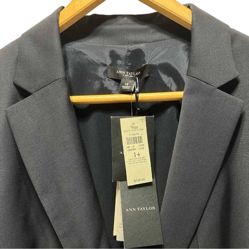 Ann Taylor NWT The One-Button Sophia Blazer in Midnight Blue Tropical Wool - Picture 4 of 12